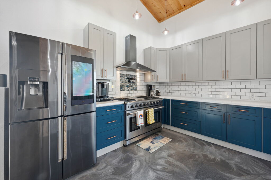 Barndominium Kitchen corner with refrigerator and oven
