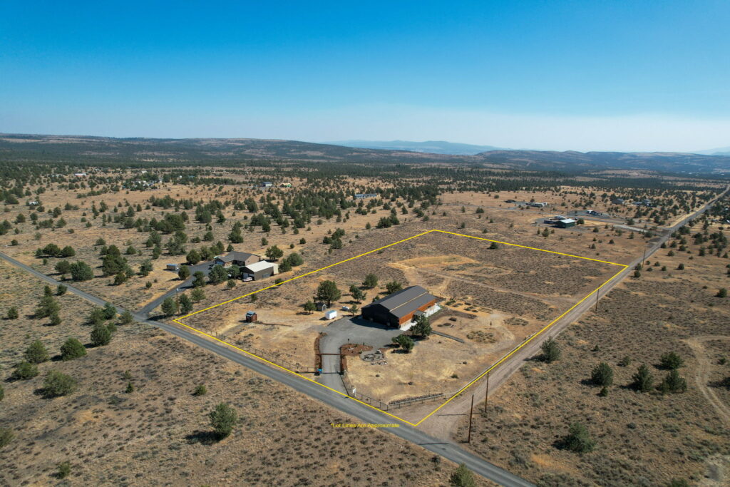Drone photo showing Prineville barndominium and lot line